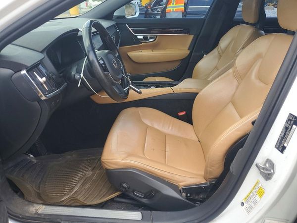 2018 VOLVO S90 Momentum