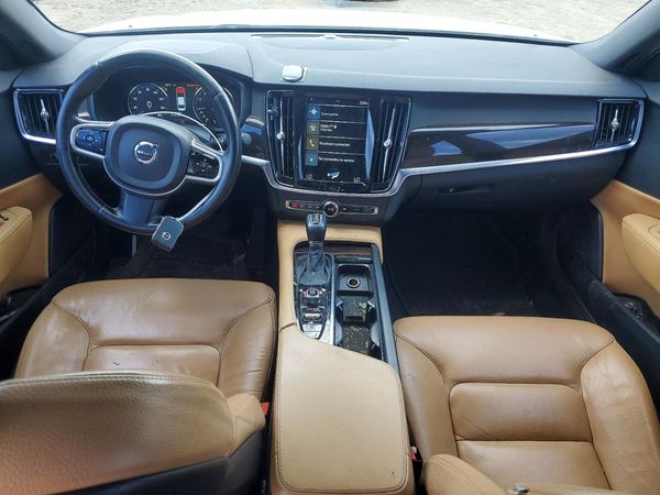 2018 VOLVO S90 Momentum