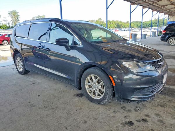 2020 CHRYSLER VOYAGER