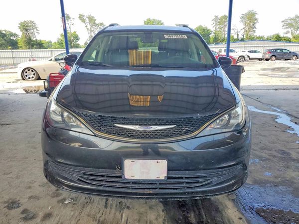 2020 CHRYSLER VOYAGER