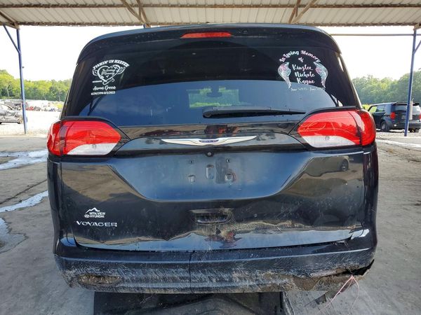 2020 CHRYSLER VOYAGER