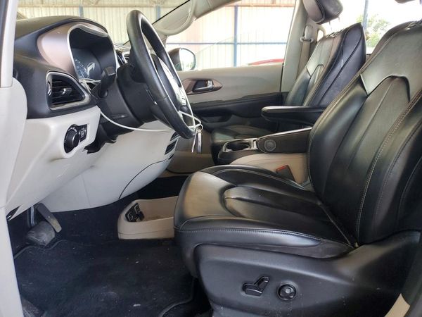 2020 CHRYSLER VOYAGER