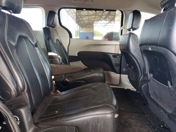 2020 CHRYSLER VOYAGER