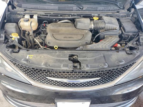 2020 CHRYSLER VOYAGER