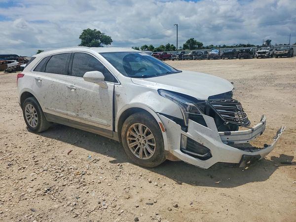 2017 CADILLAC XT5 Base