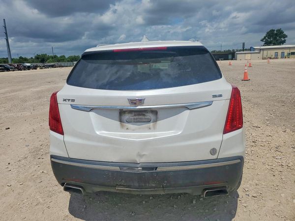 2017 CADILLAC XT5 Base