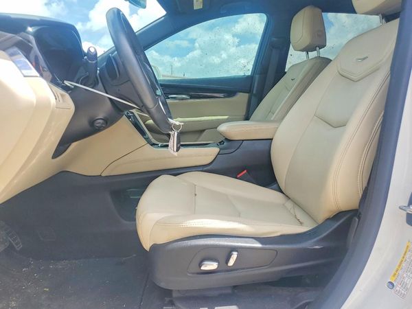 2017 CADILLAC XT5 Base