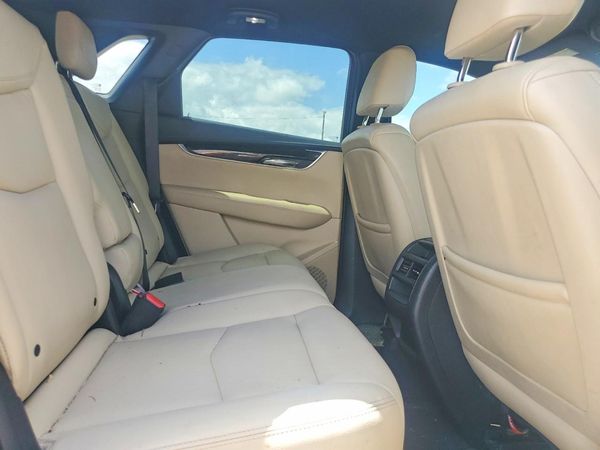 2017 CADILLAC XT5 Base