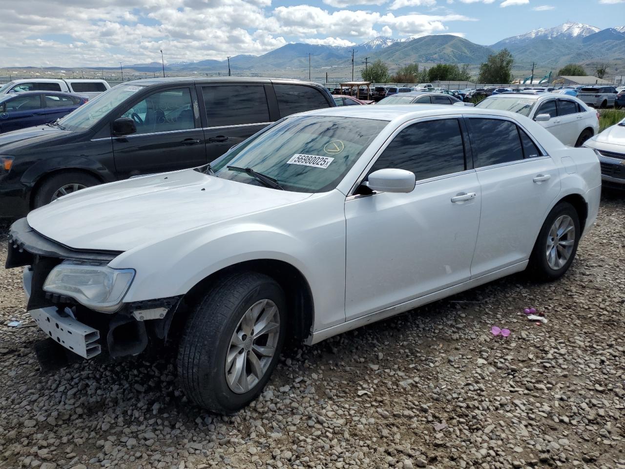 2015 CHRYSLER 300 Limited — Front 3/4