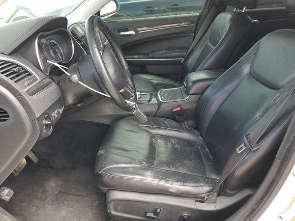2015 CHRYSLER 300 Limited — DENT