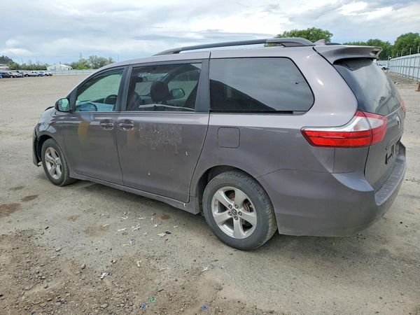 2018 TOYOTA SIENNA LE