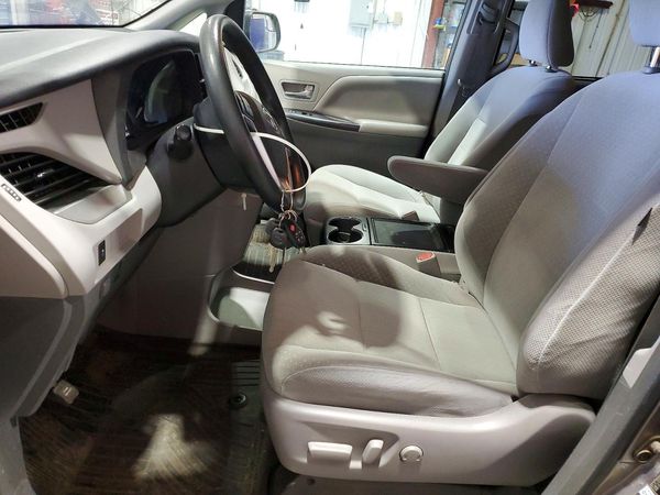 2018 TOYOTA SIENNA LE