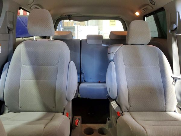 2018 TOYOTA SIENNA LE