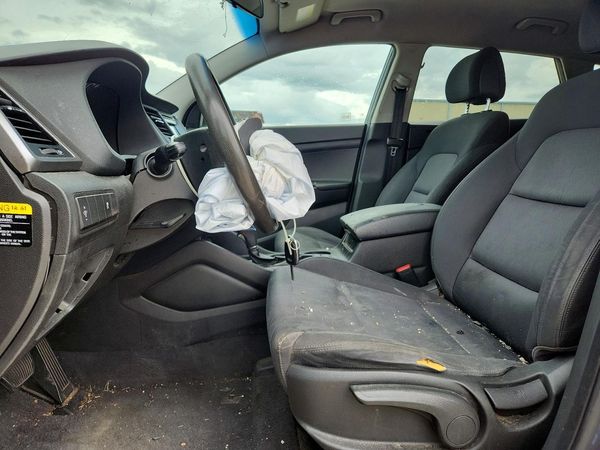 2017 HYUNDAI TUCSON SE (no options)