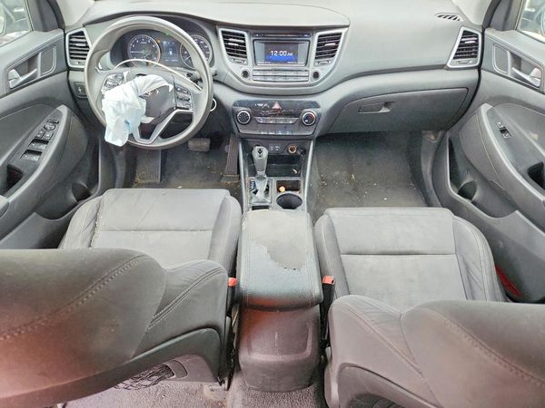 2017 HYUNDAI TUCSON SE (no options)
