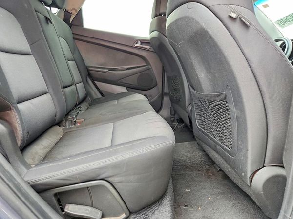 2017 HYUNDAI TUCSON SE (no options)