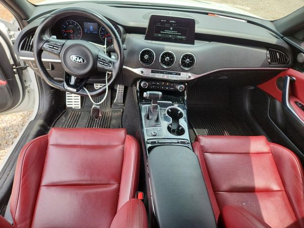 2020 KIA STINGER Base