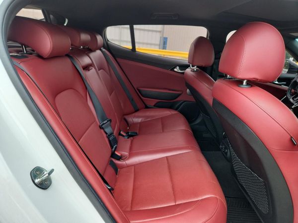 2020 KIA STINGER Base