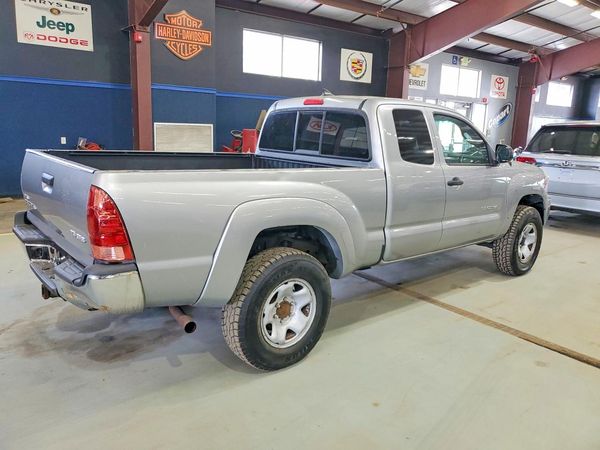 2014 TOYOTA TACOMA Delux Grade