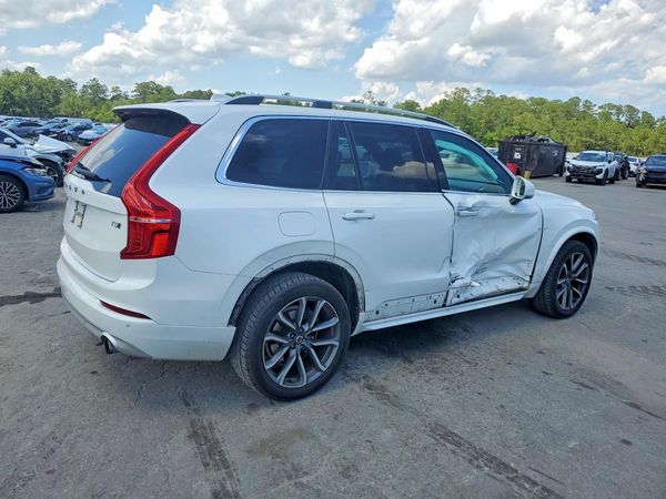 2018 VOLVO XC90 Momentum