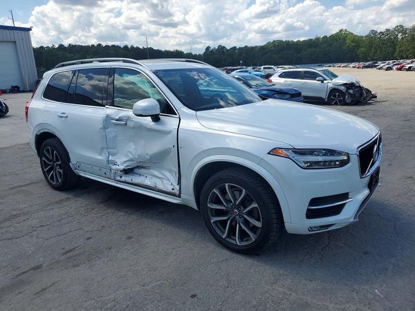2018 VOLVO XC90 Momentum