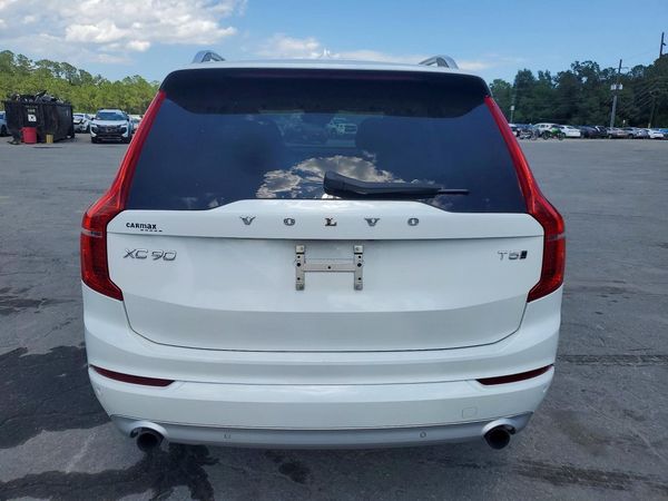 2018 VOLVO XC90 Momentum