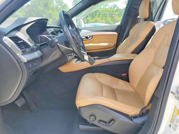 2018 VOLVO XC90 Momentum