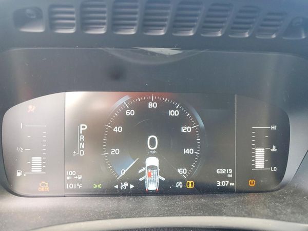 2018 VOLVO XC90 Momentum