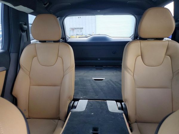 2018 VOLVO XC90 Momentum