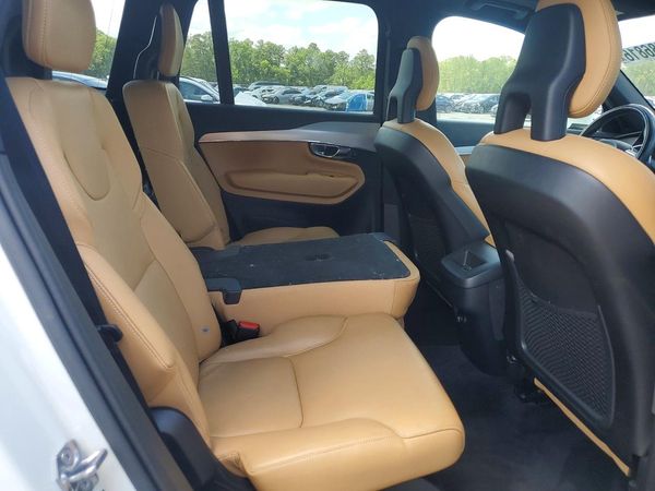 2018 VOLVO XC90 Momentum