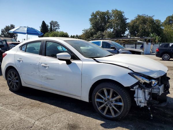 2018 MAZDA 3