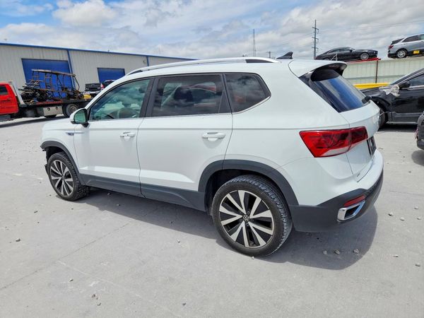 2023 VOLKSWAGEN TAOS SE w/Sunroof Pkg.
