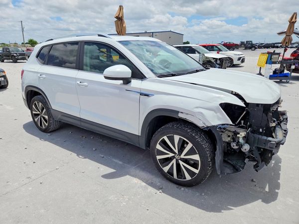 2023 VOLKSWAGEN TAOS SE w/Sunroof Pkg.