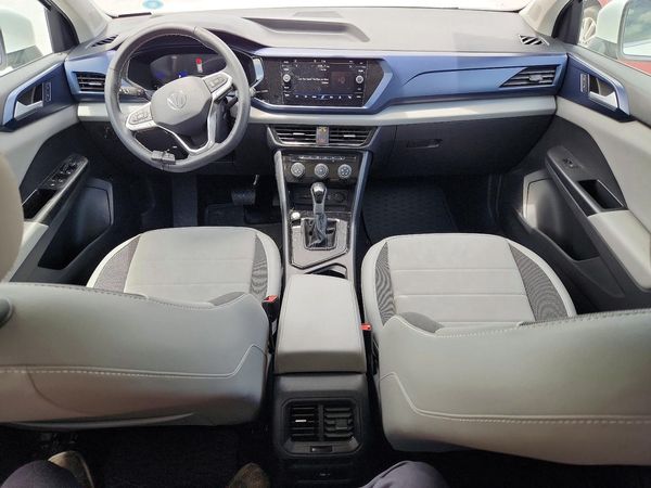 2023 VOLKSWAGEN TAOS SE w/Sunroof Pkg.