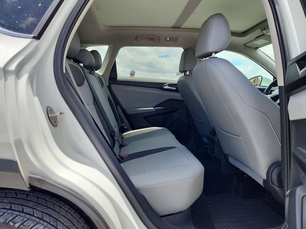 2023 VOLKSWAGEN TAOS SE w/Sunroof Pkg.