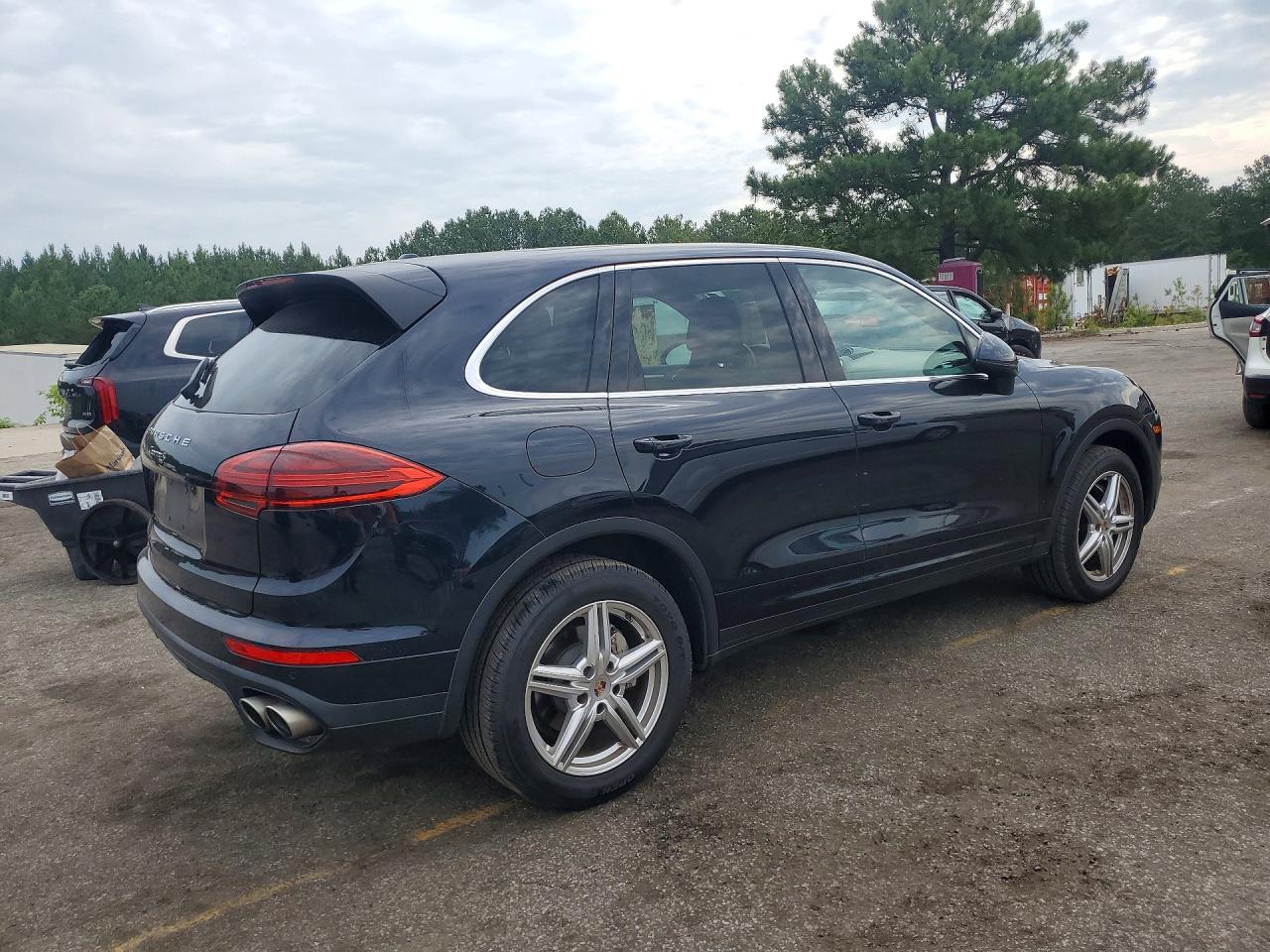 2017 PORSCHE CAYENNE