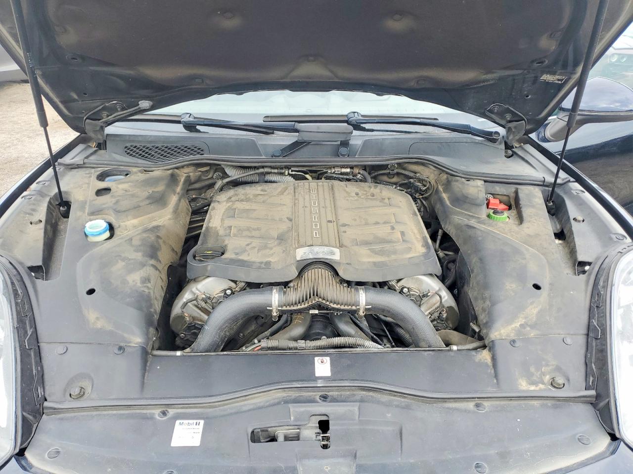 2017 PORSCHE CAYENNE