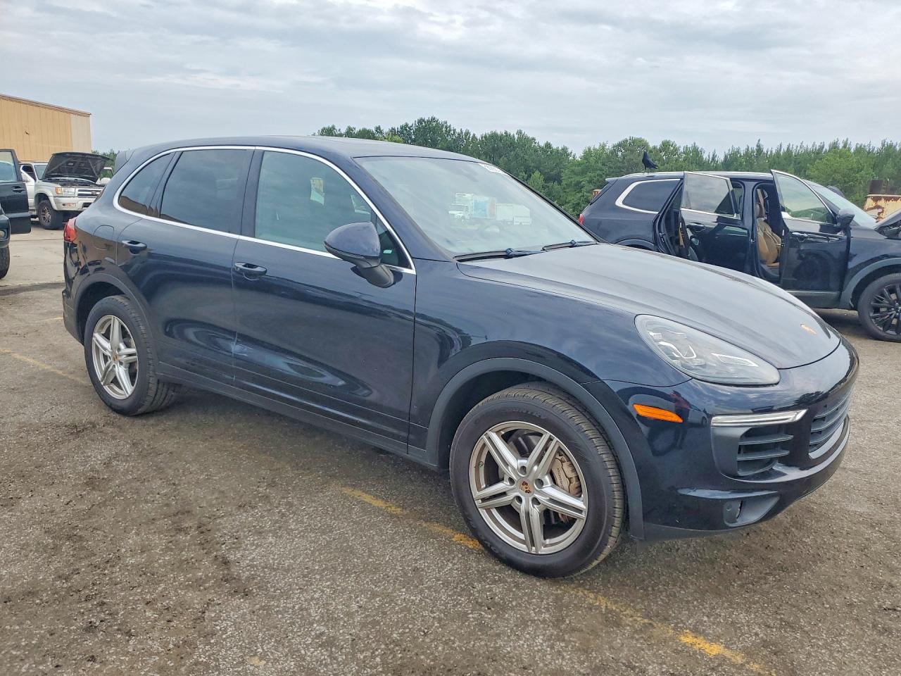 2017 PORSCHE CAYENNE