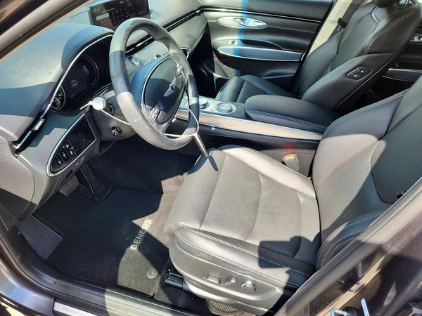 2023 GENESIS GV70