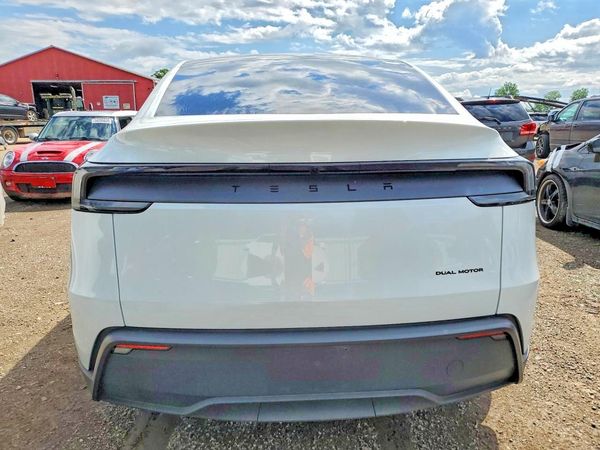 2026 TESLA MODEL Y