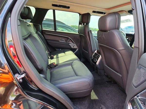 2025 LAND ROVER RANGE ROVER SE