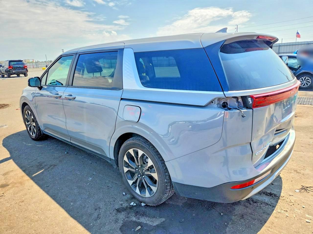2022 KIA CARNIVAL EX