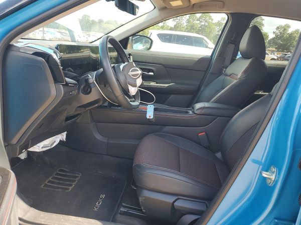 2025 NISSAN KICKS SR