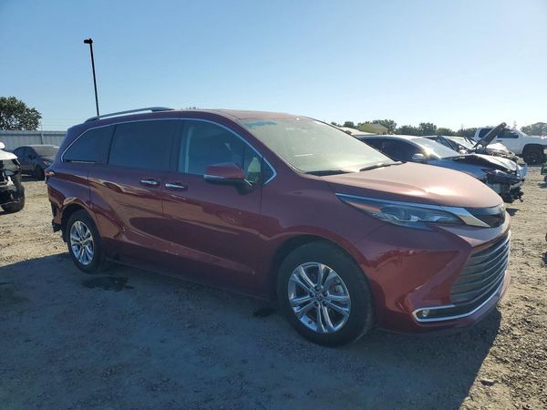 2024 TOYOTA SIENNA Platinum
