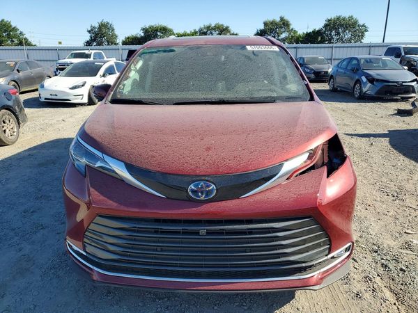 2024 TOYOTA SIENNA Platinum