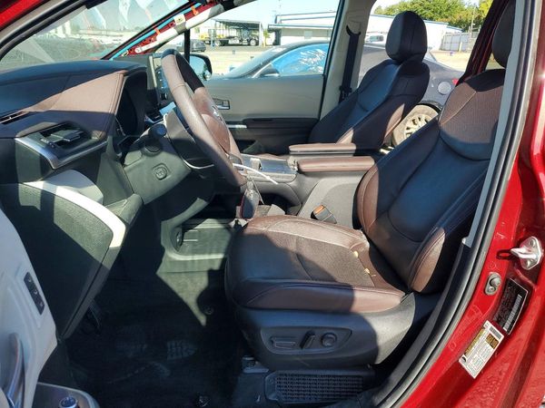 2024 TOYOTA SIENNA Platinum