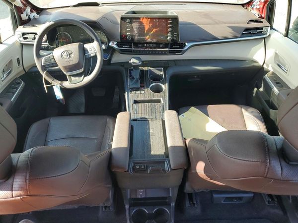 2024 TOYOTA SIENNA Platinum