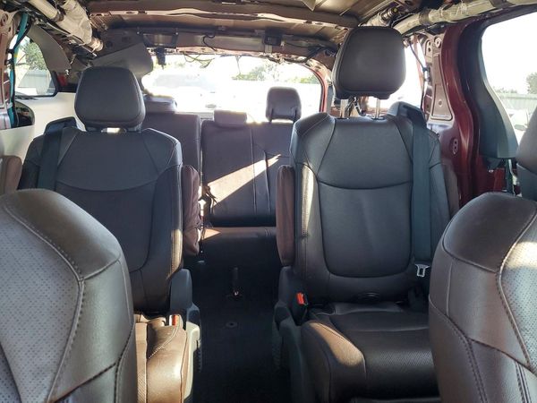 2024 TOYOTA SIENNA Platinum