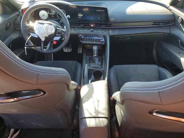 2024 HYUNDAI ELANTRA