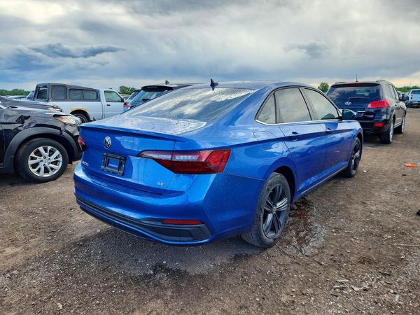 2023 VOLKSWAGEN JETTA SE w/ Sunroof